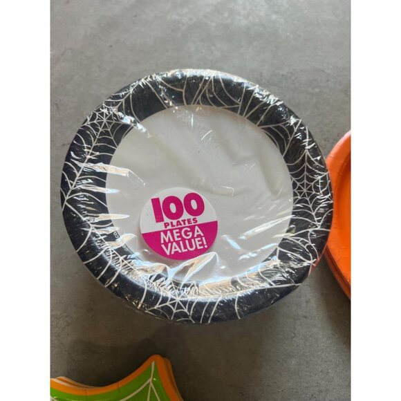 Halloween Party Tableware Paper Plates 4 Packs Orange, Black, White, Green - Picture 4 of 4